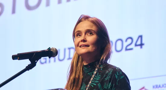 Finał projektu, koordynatorka Natalia Szumska na scenie, fot. M. Cioch / MHP