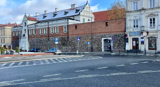 Pozostałości murów obronnych i zespół klasztorny dominikanek