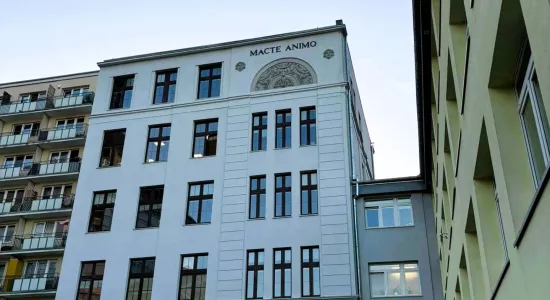 Fasada budynku XI LO im. M. Reja w Warszawie
