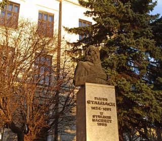 Pomnik Pawła Stalmacha, Plac Wolności przy gmachu II LO