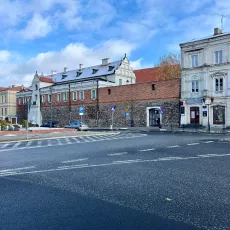 Pozostałości murów obronnych i zespół klasztorny dominikanek