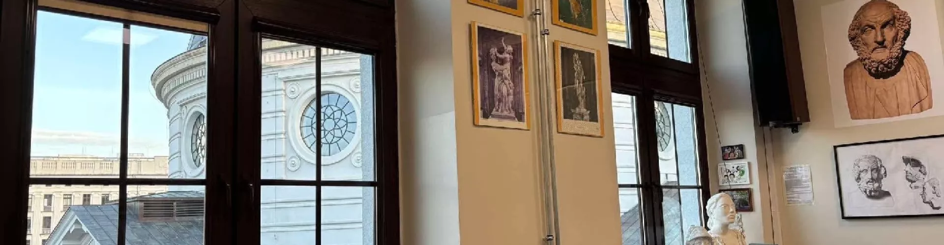 widok z sali klasycznej na pl. Małachowskiego